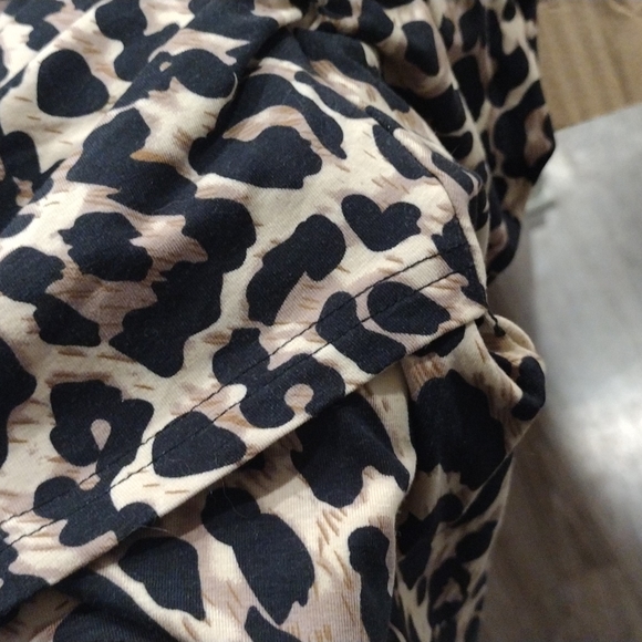 Woman's Small Himone leopard print dress - Picture 8 of 8